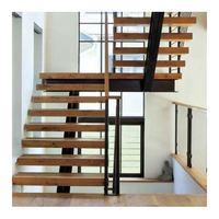 Escalier intérieur moderne en colimaçon pour Hall Garde-corps en acier inoxydable durable Bande de roulement en bois Mono Stringer pour appartements hôtels villas