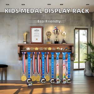 ตู้โชว์เหรียญรางวัลไม้สีน้ำตาลเข้มแบบแขวนผนัง พร้อมช่องใส่เหรียญและราวแขวนสองชั้นสำหรับเหรียญรางวัลทุกกีฬา - Product Image 1