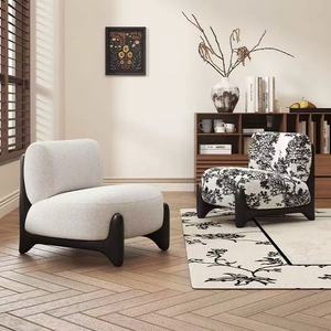 Chaise de salon en bois massif nordique avec rembourrage en mousse et assise moelleuse pour la maison, la chambre, la maison d'hôtes ou l'hôtel - Product Image 1