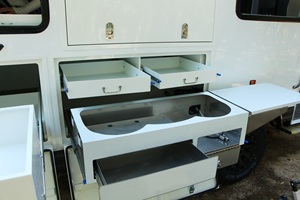 Remolque de Campamento Todoterreno 4x4 Rongcheng Longhe, Mini <span class=keywords><strong>Caravana</strong></span> de Fibra de Vidrio, Cocina de Acero Inoxidable, Suspensión Reforzada 2 - Product Image 4