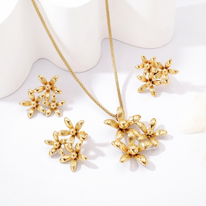 Set di <span class=keywords><strong>Gioielli</strong></span> in Acciaio Inossidabile Placcato Oro 18K PVD Antiossidante con Accessori Floreali di Design alla Moda <span class=keywords><strong>Bijoux</strong></span> Acier Inoxydable Femme - Product Image 5