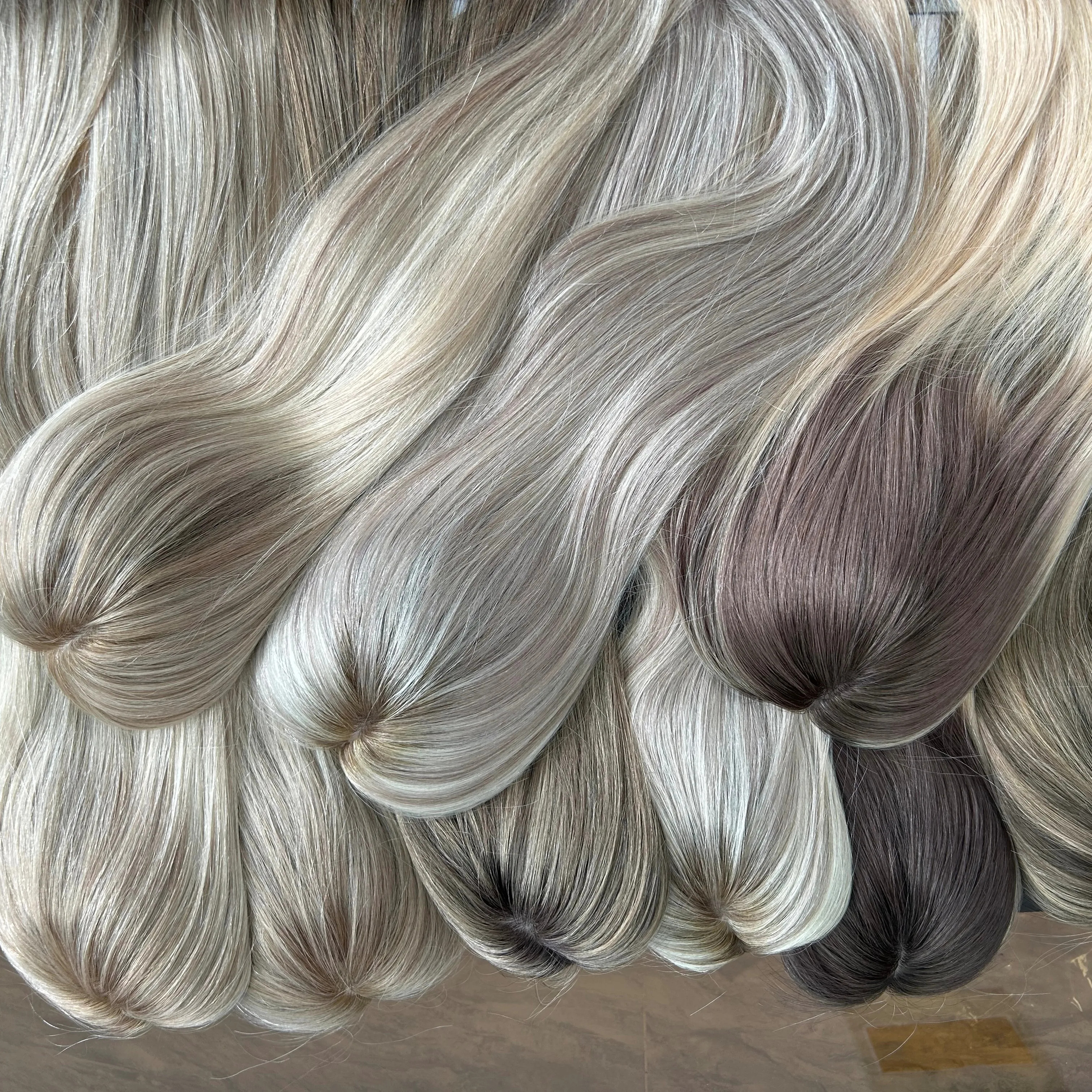 Haut en soie attaché à la main Topper de cheveux humains russes Balayage couleur Clip dans le toupet partie libre Base de soie Toppers de cheveux pour les femmes