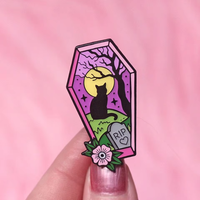 Badge personnalisé en émail souple, motif cercueil effrayant et chat noir, pour fête, cosplay, décoration d'Halloween, cadeau de collection