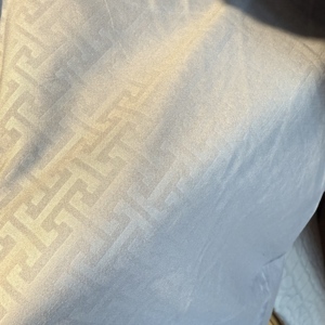 Tela de Microfibra de Poliéster <span class=keywords><strong>100</strong></span>, Rollo de Tela para Sábanas, Color Sólido Cepillado, Estampado en Relieve, para Hotel, Precio de Fábrica Económico en China 2025 - Product Image 4