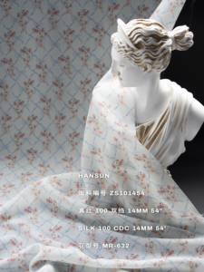 100% soie tissu rose pastel à bleu dégradé avec motif géométrique floral idéal pour les vêtements de printemps/été des femmes - Product Image 5