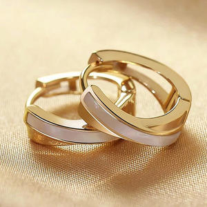 Pendientes de Aro Chapados en Oro Sobin del Reino Unido con Incrustaciones de Concha, Diseño Minimalista para Mujer, Uso Diario, Estilo Geométrico - Product Image 4