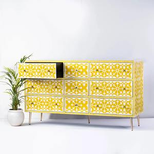 Cómoda con Incrustaciones de Hueso de Diseño, Fabricada en India, con Decoración Artesanal Única para Espacios de Vida Elegantes, en Venta - Product Image 4