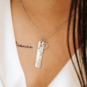 <span class=keywords><strong>Collier</strong></span> barre gravée <span class=keywords><strong>collier</strong></span> de fleurs de <span class=keywords><strong>naissance</strong></span> personnalisé <span class=keywords><strong>collier</strong></span> de pierre de 12 mois en cristal de <span class=keywords><strong>naissance</strong></span> pour <span class=keywords><strong>maman</strong></span> cadeau de noël pour grand-mère - Product Image 4