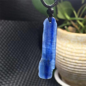 Perhiasan modis Spiritual kristal batu permata mentah alami dengan liontin bilah <span class=keywords><strong>Kyanite</strong></span> tali hitam biru untuk hadiah