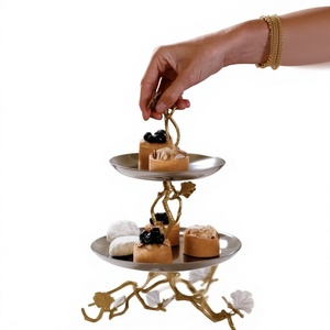 Support à gâteau en métal à 2 niveaux avec design de branche décorative |   Élégant présentoir à desserts et pâtisseries pour la maison et les événements - Product Image 1