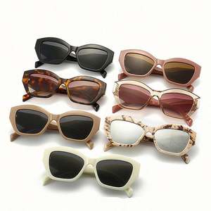 Gafas de Sol de Moda Retro 2022, Montura Ancha Negra, Protección UV400, Estilo Ojo de Gato Pequeño para Mujer - Product Image 5