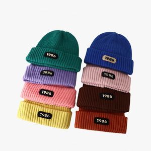 Venta al por mayor de gorros de punto unisex liso con logotipo bordado personalizado gorro de punto para adultos - Product Image 1