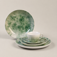 Service de table en céramique et grès à marque privée avec motif marbré vert, comprenant assiettes et bols, pour la maison et les marques OEM