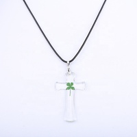 Expédition rapide au détail collier vert chanceux trèfle à quatre feuilles résine pendentif collier