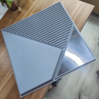 Panneaux muraux 3D en PVC effet miroir PET modernes et chics 50*50mm, imperméables pour la maison contemporaine, la chambre à coucher, l'école, la cuisine, l'hôtel, la salle de bain