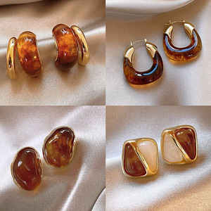 Orecchini Geometrici in Argento Placcato Oro, Stile Retrò di Lusso, Design Esclusivo, Versatili, con Incastonatura a Castone, Vendita all'Ingrosso - Product Image 4