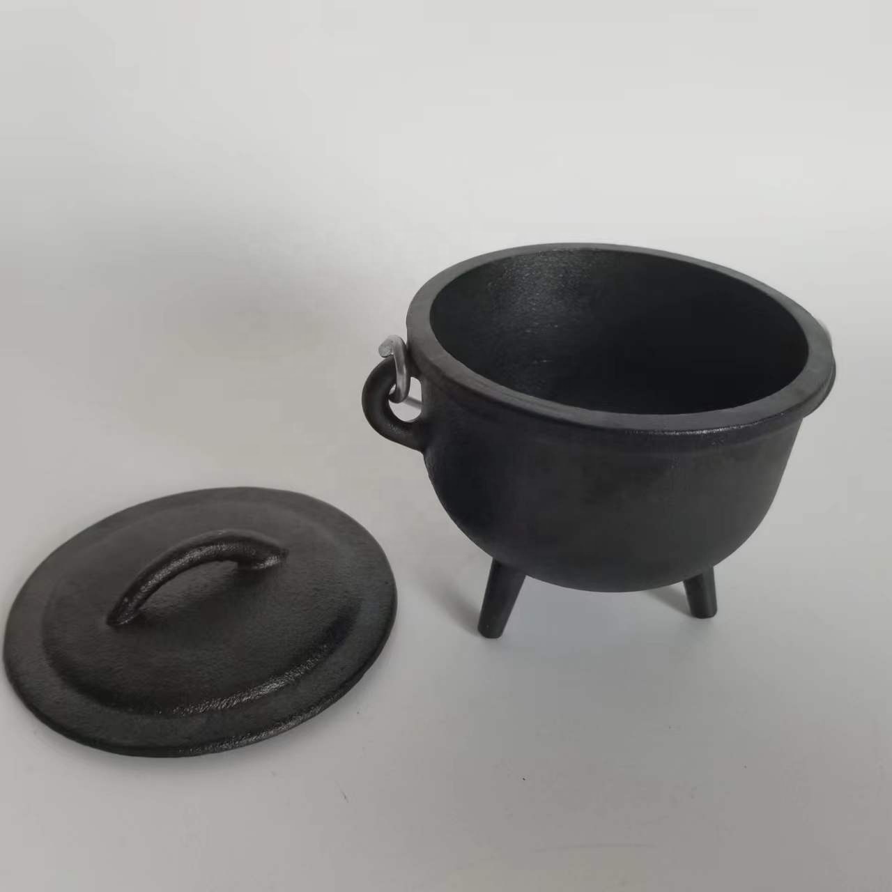 Caldarone In Ghisa Con Coperchio E Simbolo Triquetra | Crystalo | 4 Pollici