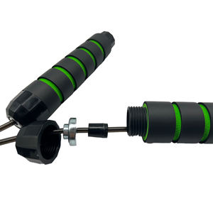 <span class=keywords><strong>Corde</strong></span> à <span class=keywords><strong>sauter</strong></span> lestée <span class=keywords><strong>pour</strong></span> la remise en forme avec poignées antidérapantes, <span class=keywords><strong>corde</strong></span> épaisse et longue <span class=keywords><strong>pour</strong></span> une combustion efficace des graisses et le renforcement musculaire - Product Image 4