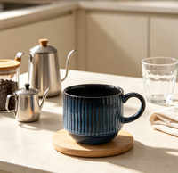 Lot de tasses à café en céramique empilables de style nordique avec support métallique, logo personnalisé, tasses en porcelaine côtelées empilables pour la maison et le bureau