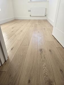 Parquet droit en chêne européen de style moderne Parquet en bois dur intérieur à plusieurs couches brossé UV naturel Plancher en bois massif - Product Image 4