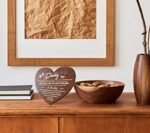 Placa de madera de pie en forma de corazón Regalo de bebé para papá Regalo del Día del Padre Anuncio de embarazo - Product Image 5