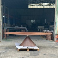 Moderner Minimalistischer Ovaler Massivholz-Esstisch mit Fliegende-Teller-Form, Zapfen- und Dübelführung, Designer-Qualität für Hochwertige Büronutzung, Italienisches Design