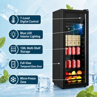 Kleine zwarte glazen minibar koelkast voor hotel, studentenhuis, thuis, wijn, thee en fruit.