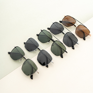 Gafas de Sol Unisex Polarizadas con Montura Completa de Metal UV400 para Hombre y Mujer, Modernas, con Logotipo Personalizado - Product Image 2