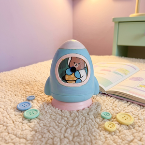 <b>Rocket</b> Shape Plastic Pencil Sharpener With Bear Design Blue Pink Color Kids Friendly School Supply Standard Size CE - Product Image 1