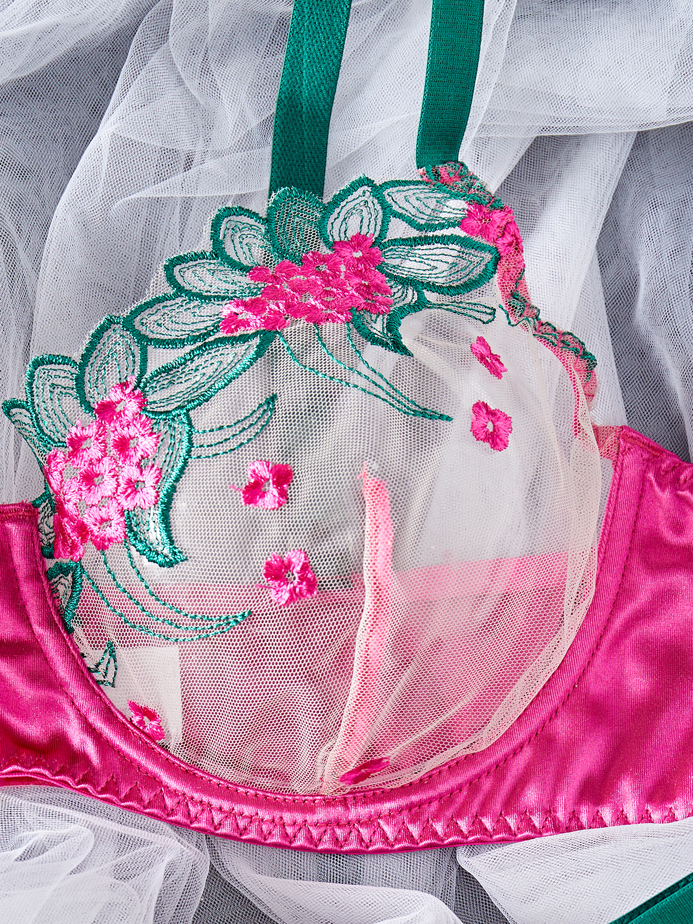 New Arrival Women's Conjuntos De Lingerie Spot Wholesale Mesh See-Through Flower Embroidery Steel Ring Gathering Lace Firm