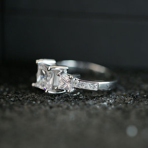 Elegante Anello Scintillante per Donne, Gioielli di Moda all'Ingrosso - Product Image 2