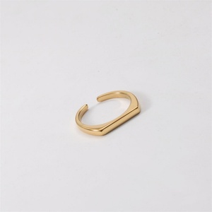 เครื่องประดับระดับไฮเอนด์ แหวนทองชุบแบบวงแหวนรูปตัว D ทำจากสแตนเลส - Product Image 2