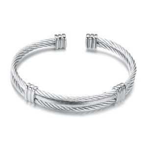 Bracelet Tressé Bicolore Personnalisé Gravé Style Tendance en Acier Inoxydable Hypoallergénique pour Femme – Vente en Gros - Product Image 3