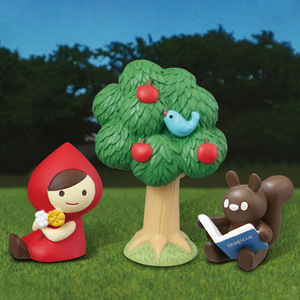 Figurine Little Red Riding Hood And Squirrel Resin Cartoon Home Decoration Craft - Product Image 1