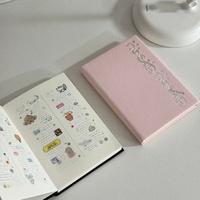 Sorgfältig ausgewähltes, neues, koreanisch inspiriertes A6 Notizbuch aus PU-Leder mit Silberfolienprägung, Sattelstichbindung, Instagram-tauglich, als Geschenk geeignet.