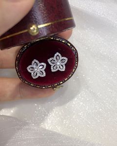 Xinfly Wholesale Fine Jewelry Simple Fashion 18k Gold <b>Daisy</b> Flower Shape 0.40ct Natural Diamond Screwback Stud <b>Earring</b> - Product Image 5