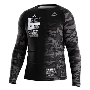 Camiseta de Protección Solar para Hombre con Tela Elástica, Adecuada para Entrenamiento de Surf, Ejercicios en Piscina y Rutinas Generales de Fitness Acuático - Product Image 1