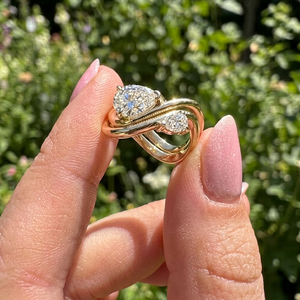 Bague de fiançailles et de mariage Toi et Moi en or massif 14 carats avec diamant de laboratoire taille poire certifié IGI de 2,30 carats E-F VVS-VS - Product Image 1