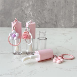 Tubes de brillant à lèvres vides de 4 ml avec porte-clés rose, en plastique rechargeable, pour emballage cosmétique personnalisé d'huile ou baume à lèvres - Product Image 2
