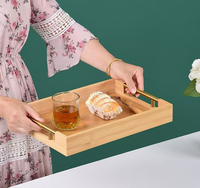 Bandeja Rectangular de Bambú Natural con Asas de Metal - Bandeja Ecológica para Alimentos para Cocina del Hogar