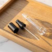 Flacon de parfum cylindrique en verre personnalisé OEM ODM avec logo, 10ml 15ml, atomiseur rechargeable, bouchon en aluminium, carton gratuit, vente en gros directe usine