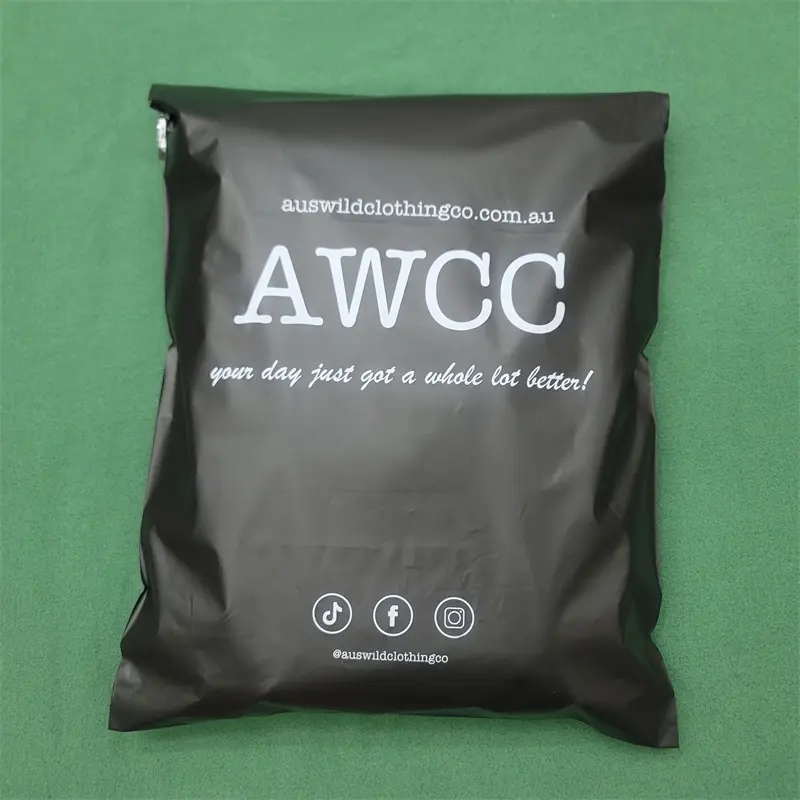 Enveloppes en plastique a4 à impression personnalisée, sacs d'expédition en polyéthylène avec poignée et logo