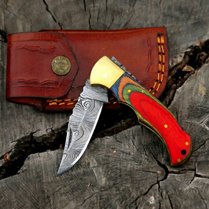 Couteau de combat pliant à lame Damas avec manche en bois gravé d'un aigle et étui en cuir - Qualité industrielle - Product Image 1