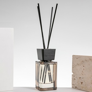 Boîte à rabat rectangulaire <span class=keywords><strong>Coffret</strong></span> cadeau de luxe 100ml 200ml Bouteille en verre haut de gamme Multi-parfums Diffuseur de roseaux liquide personnalisé - Product Image 2