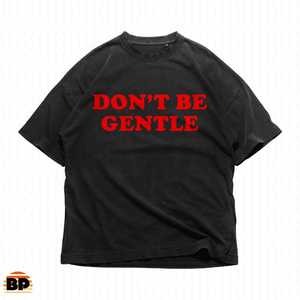 Camiseta Gráfica Oversize Unisex Estilo Retro Gótico Y2K con Texto Rojo, Inspirada en los 90 y el Estilo Feminista Urbano - Product Image 1