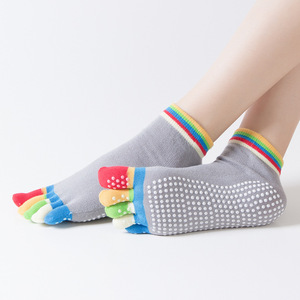 Venta al por mayor, 1 par de calcetines de yoga para mujer, coloridos, antideslizantes, de silicona, para gimnasio, ballet, Fitness, deporte, algodón, protector de 5 dedos, de secado rápido - Product Image 4