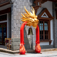 Sculpture géante personnalisée de tête de dragon doré en fibre de verre pour extérieur avec arche cloche, statue d'art chinois en PRV pour la décoration de jardins et de temples