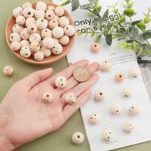 Cuentas de madera con expresión de cara sonriente y agujero para pulseras, collares, joyería, macramé, artesanías para el cabello y decoración navideña DIY - Product Image 1
