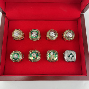<span class=keywords><strong>Ensemble</strong></span> de 8 bagues de championnat de <span class=keywords><strong>basket</strong></span>-ball personnalisées des Boston <span class=keywords><strong>Celtics</strong></span>, en alliage, avec boîte de présentation en bois incrustée de strass pour hommes - Product Image 2
