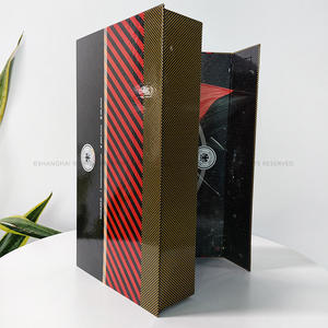 Caja de Cartón con Recubrimiento Brillante Premium con Rayas Negras y <span class=keywords><strong>Rojas</strong></span> en Contraste y Textura de Cuadrícula Dorada para Empaque de Clubes de Fútbol - Product Image 6